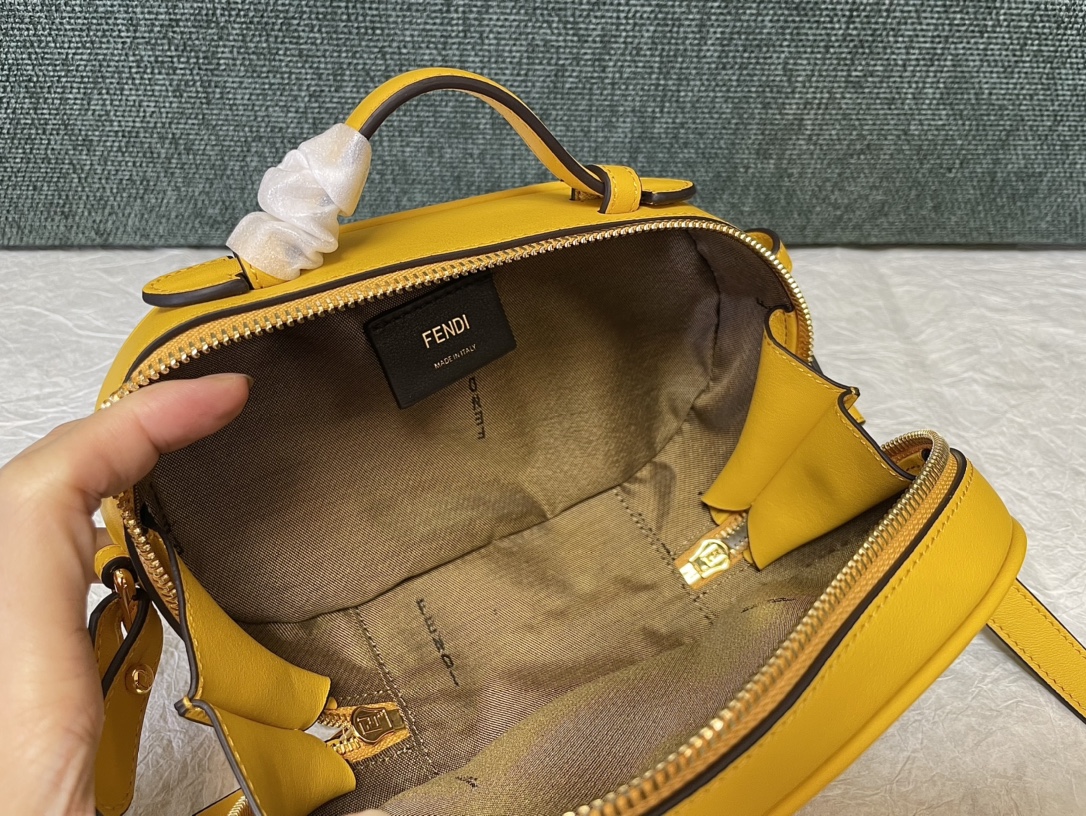 [TOP] FENDI Suede Mini Camera Bag 21x12.5x7cm - Yellow&GHW