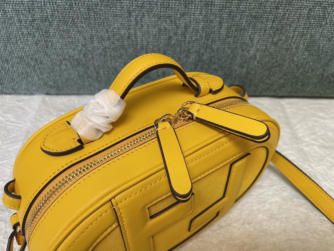 [TOP] FENDI Suede Mini Camera Bag 21x12.5x7cm - Yellow&GHW