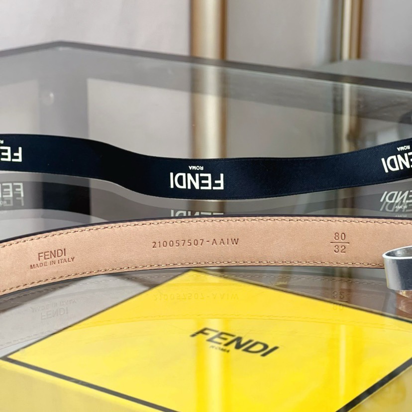 [TOP] FENDI Leather Embossed Waistband - Silvery - 2CM