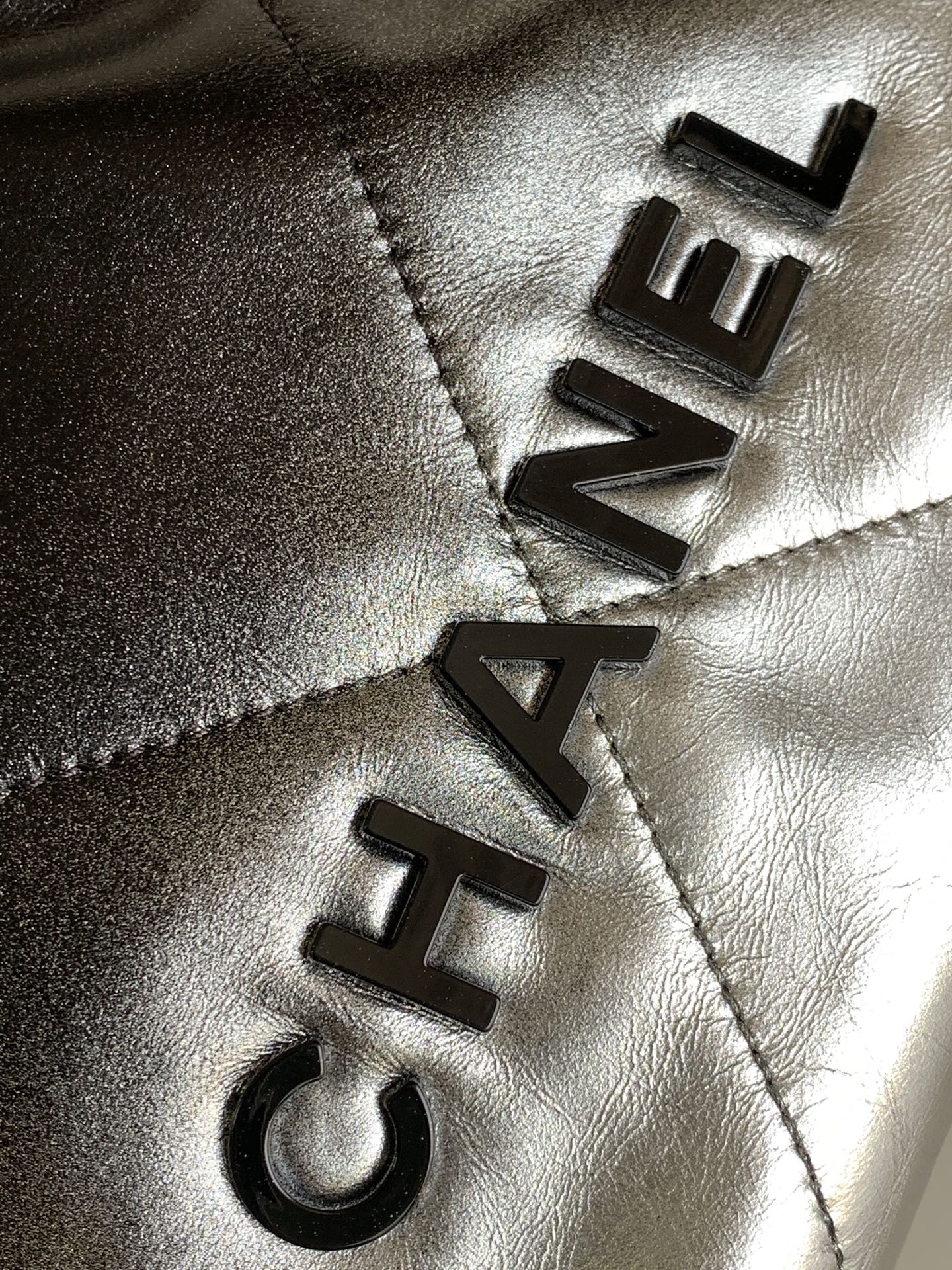 [TOP]CHANEL Gradient Shiny Calfskin Mini 22 Bags 19x20x6cm - 2 Colors