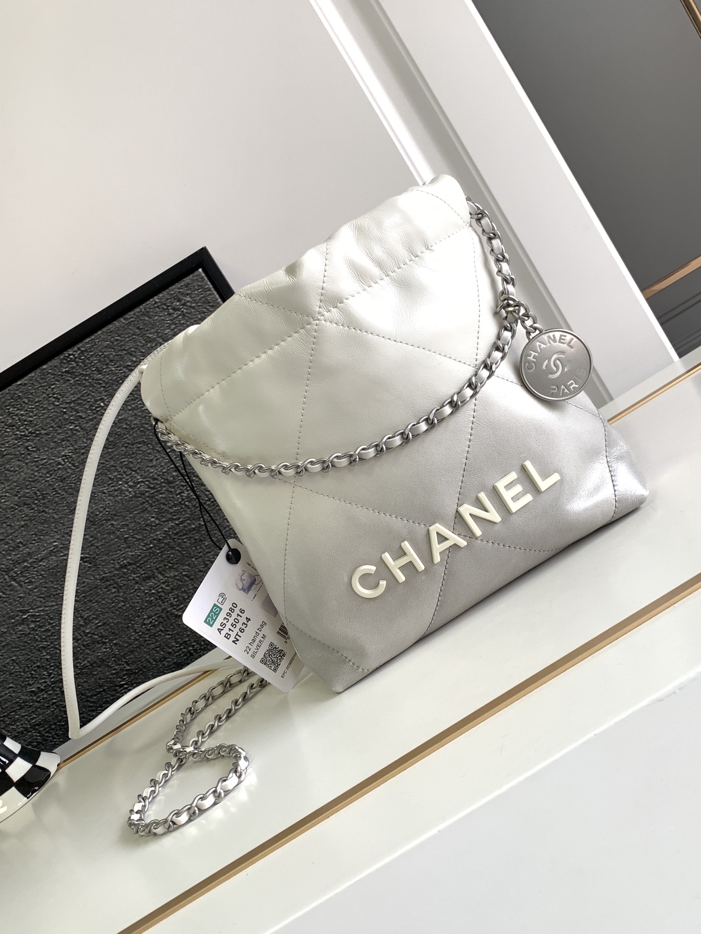 [TOP]CHANEL Gradient Shiny Calfskin Mini 22 Bags 19x20x6cm - 2 Colors