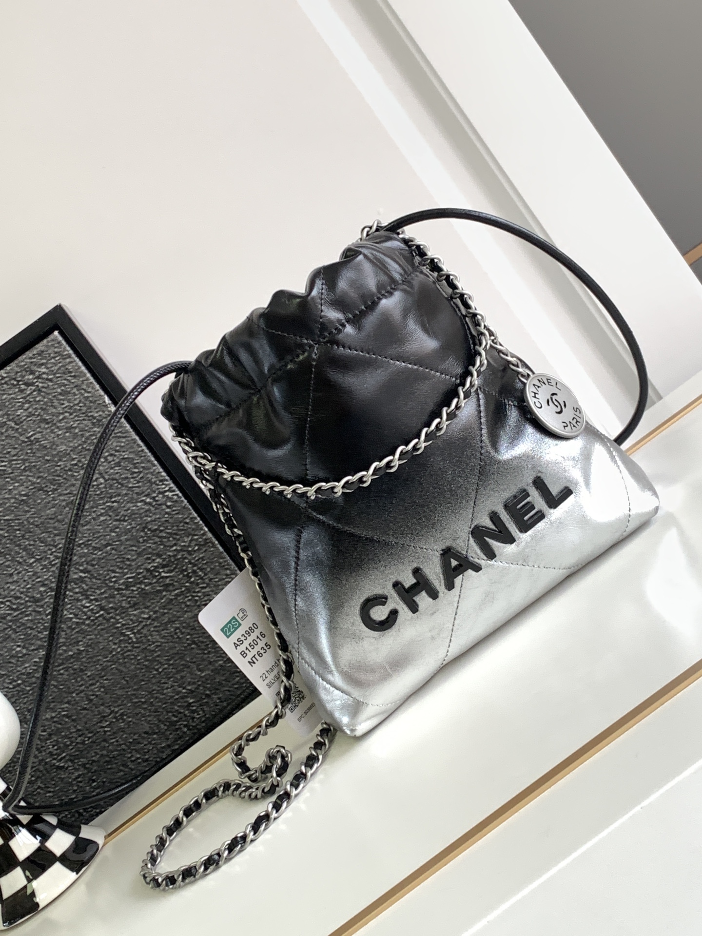 [TOP]CHANEL Gradient Shiny Calfskin Mini 22 Bags 19x20x6cm - 2 Colors
