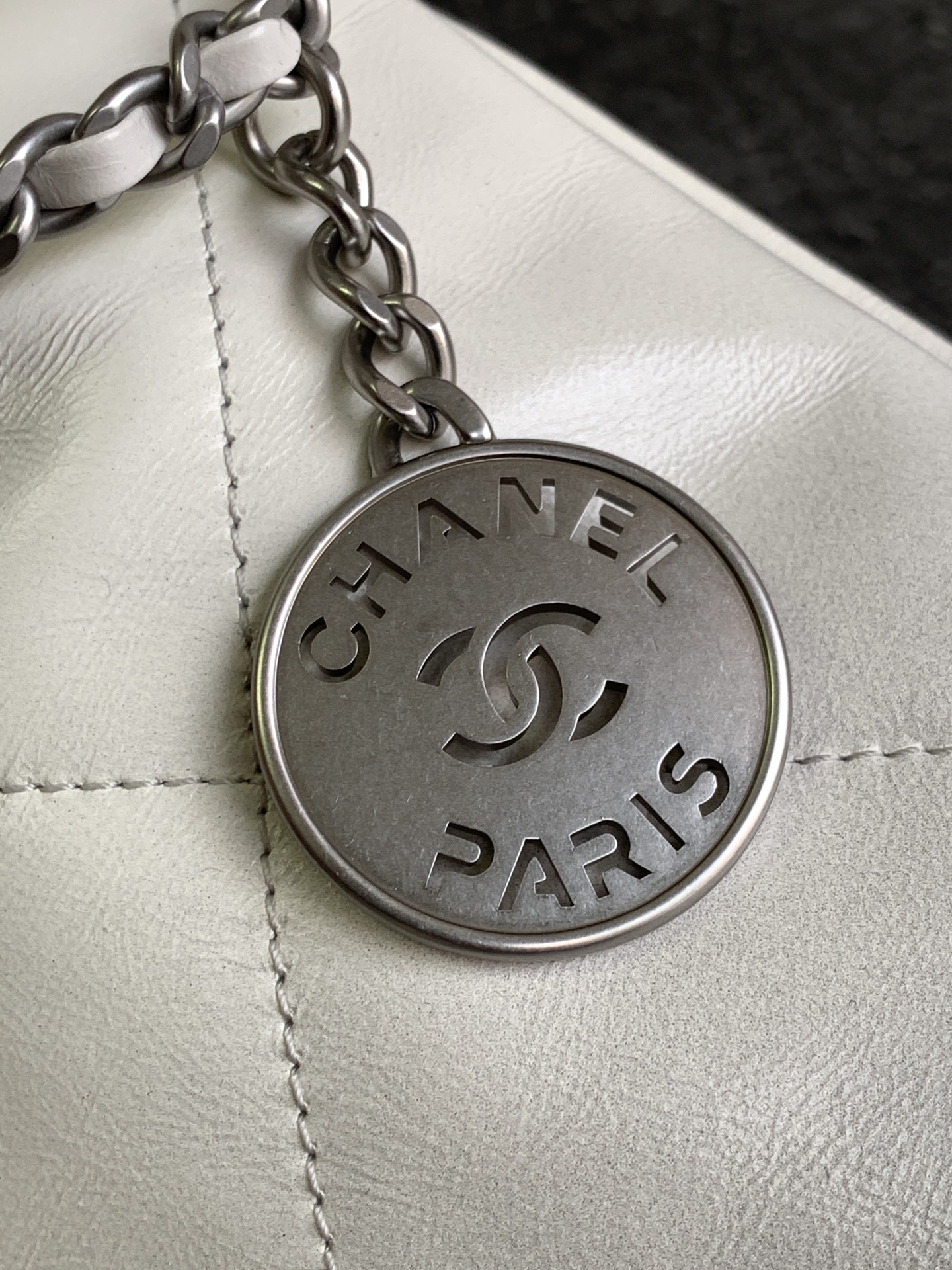 [TOP]CHANEL Gradient Shiny Calfskin Mini 22 Bags 19x20x6cm - 2 Colors