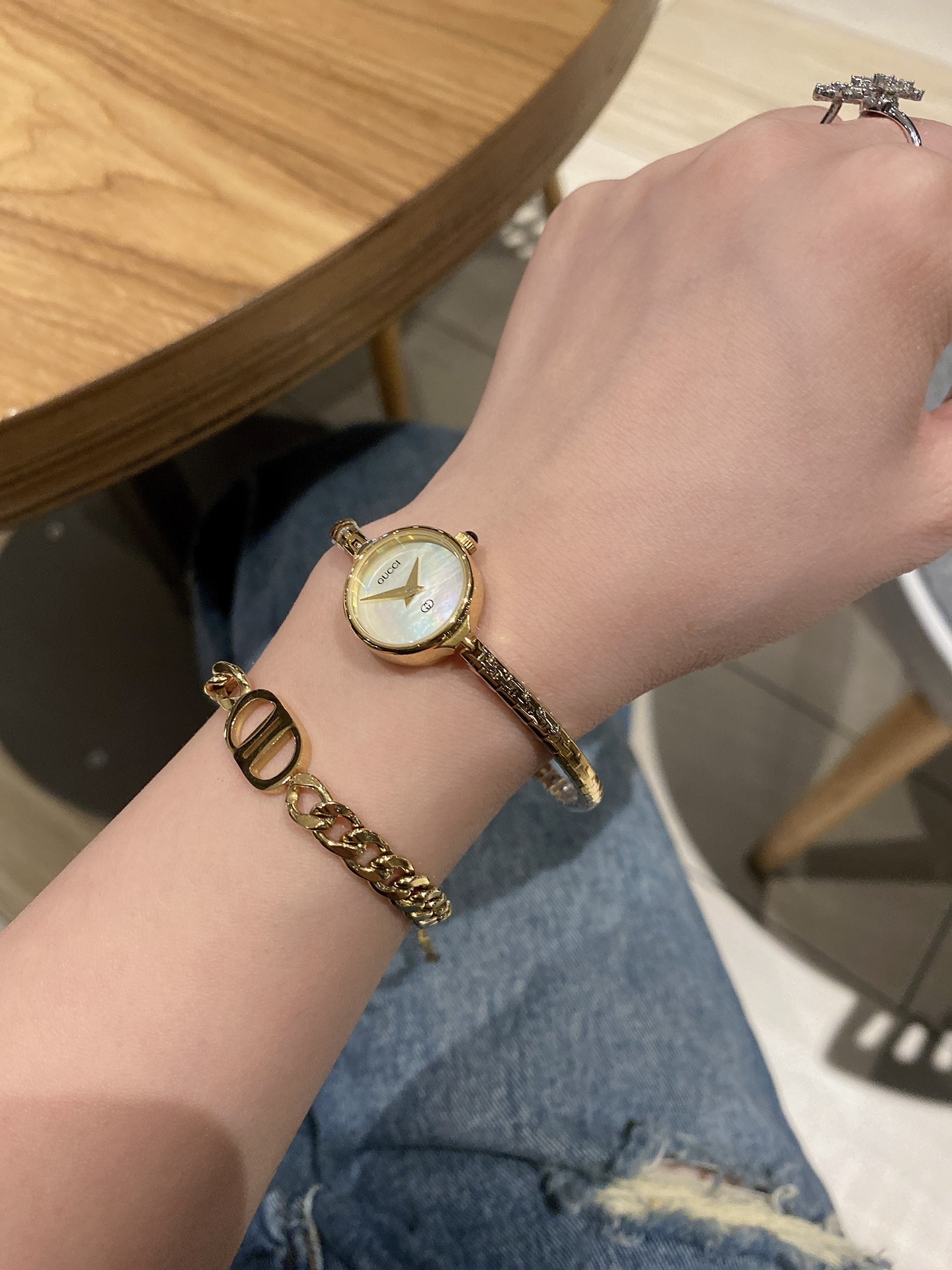 [TOP] GUCCI Swiss Quartz Movement Watch 23 mm