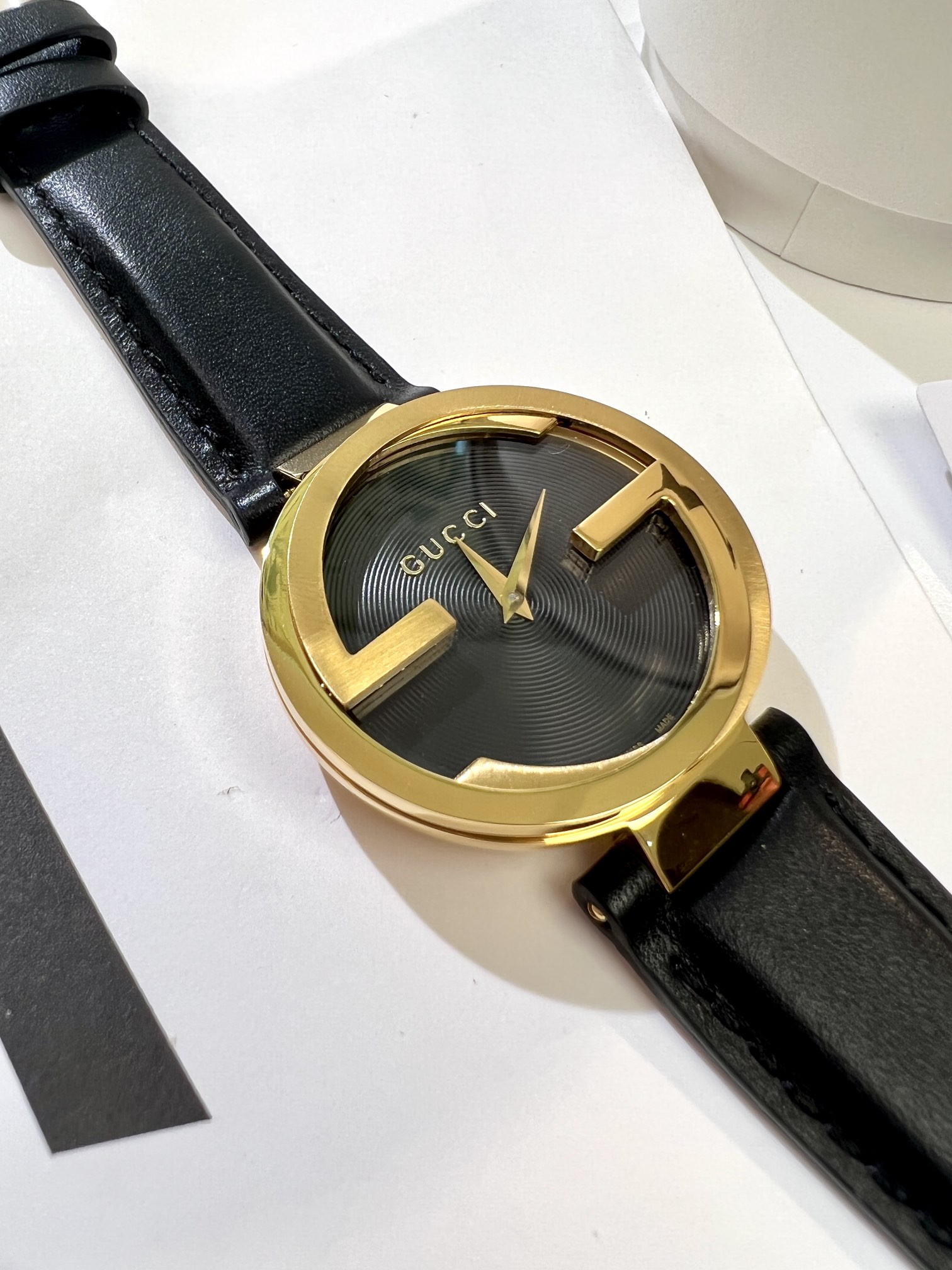 [TOP] GUCCI Swiss Quartz Movement Watches 37mm - Black