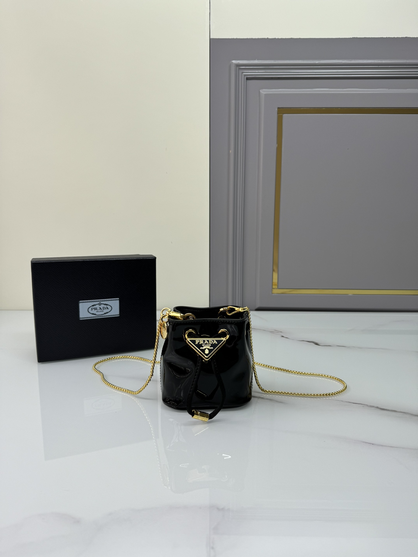 [Top] PRADA Mini Bag Patent Glossy Cowhide 10x12x7cm - Black