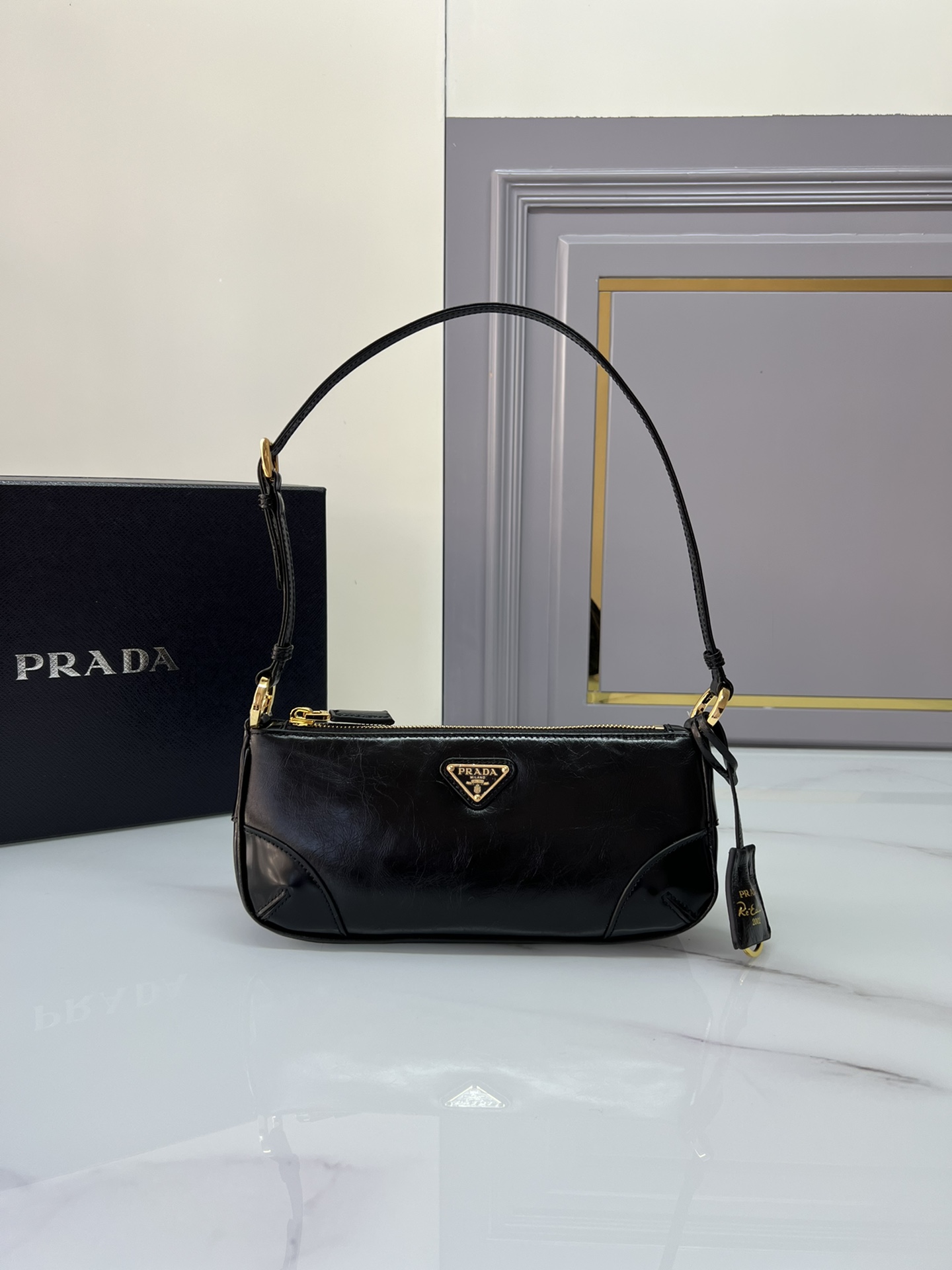 [Top] PRADA Shoulder Bag Oil Wax Leather 23.5x10x5cm - Black
