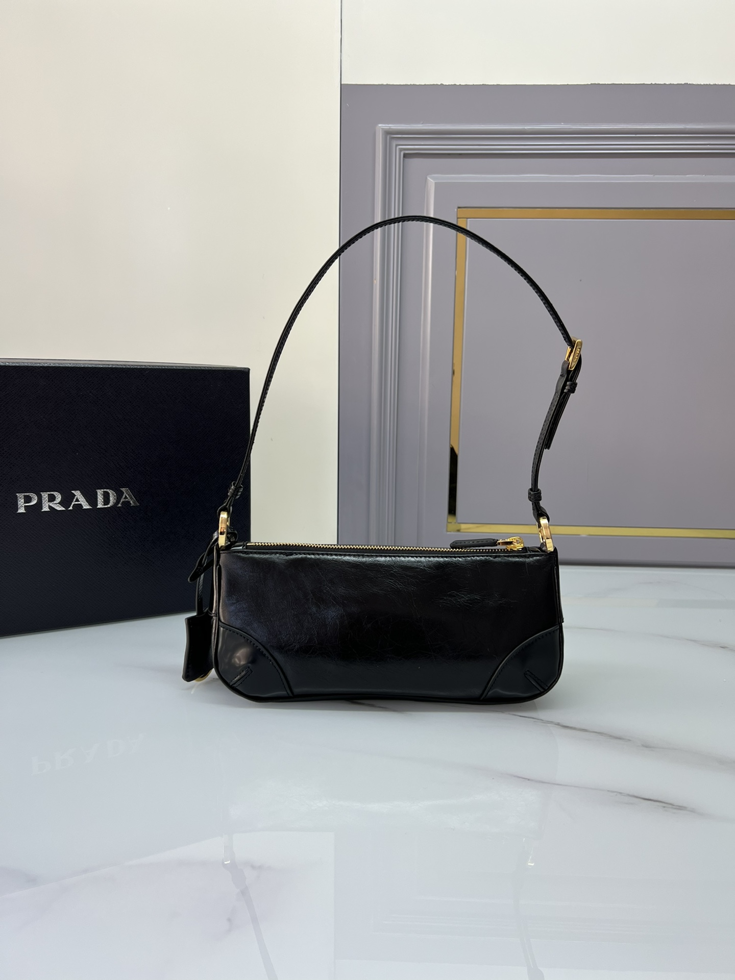 [Top] PRADA Shoulder Bag Oil Wax Leather 23.5x10x5cm - Black
