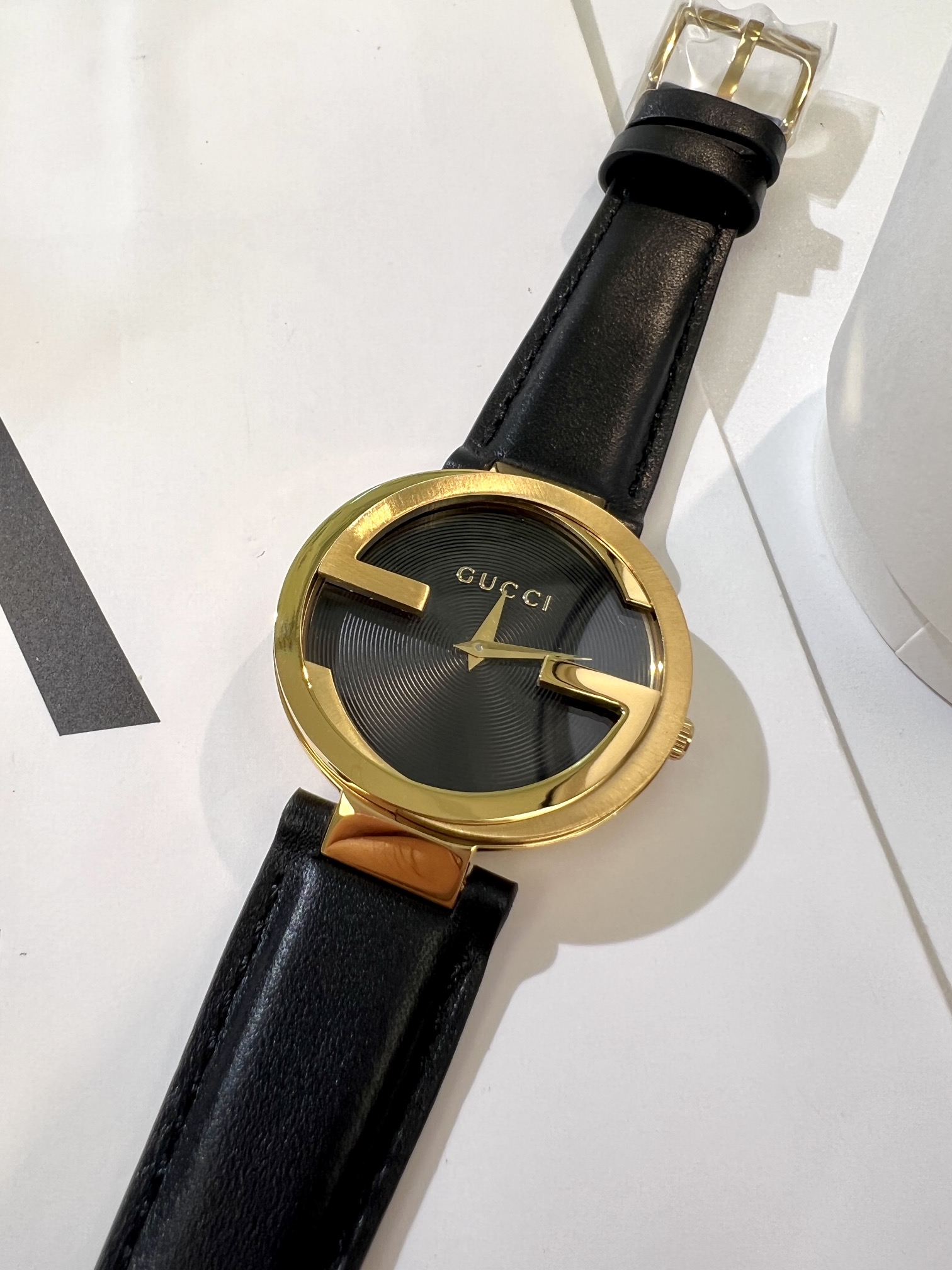 [TOP] GUCCI Swiss Quartz Movement Watches 37mm - Black