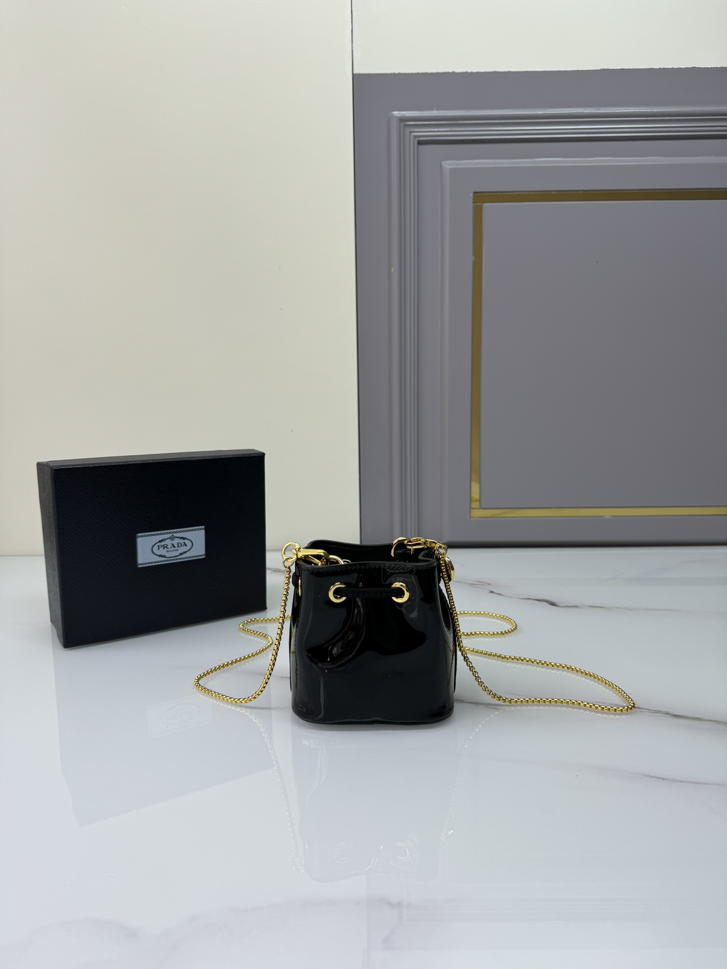 [Top] PRADA Mini Bag Patent Glossy Cowhide 10x12x7cm - Black
