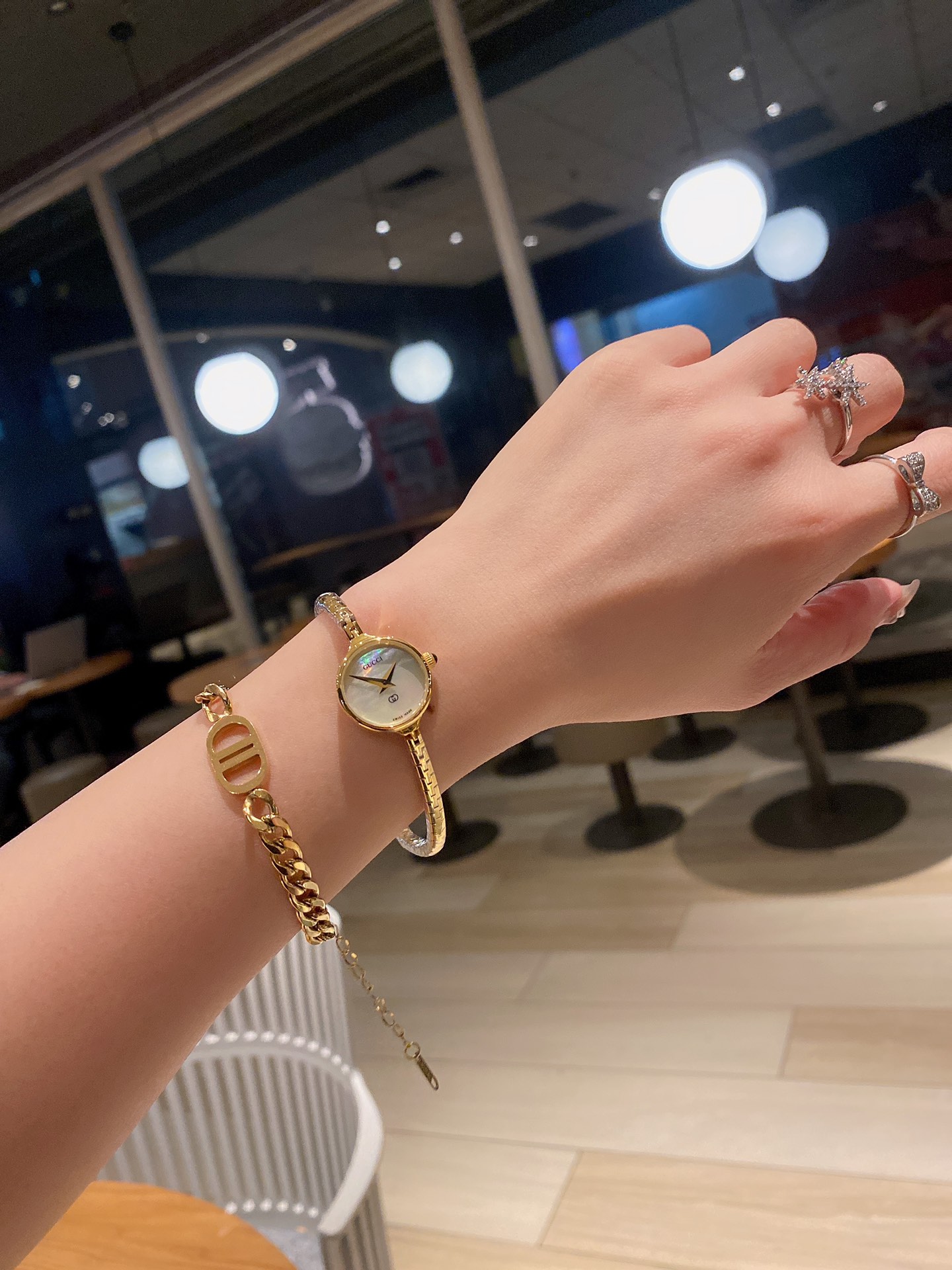 [TOP] GUCCI Swiss Quartz Movement Watch 23 mm