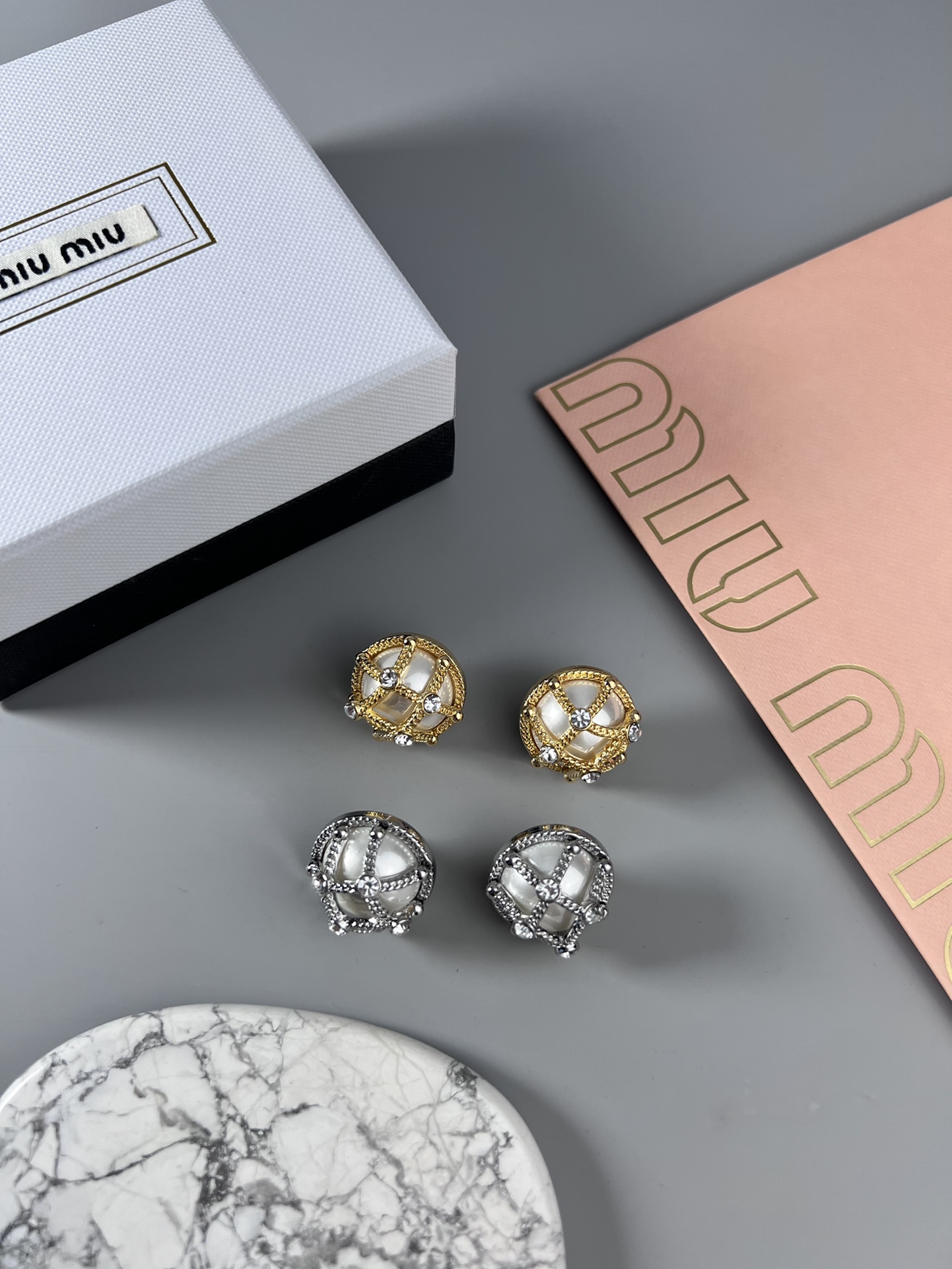 [TOP] Miu Miu Earrings - 2 Color