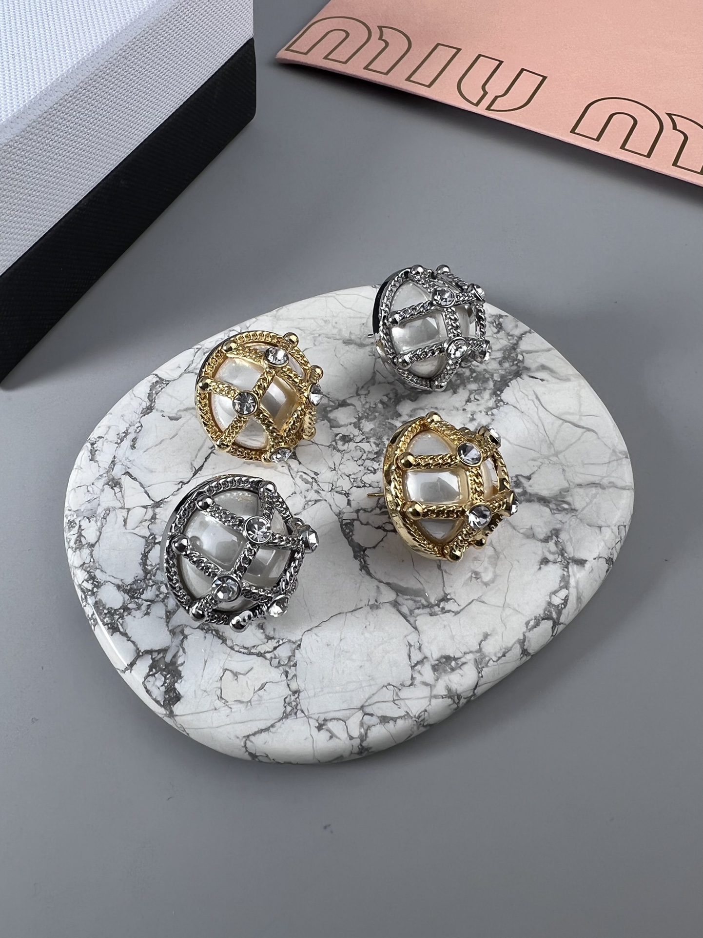 [TOP] Miu Miu Earrings - 2 Color