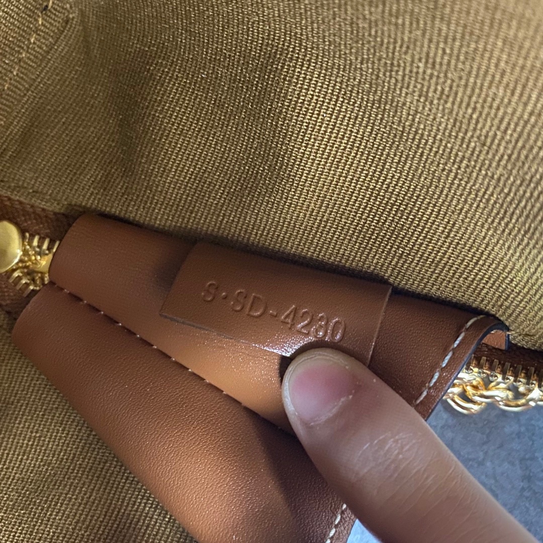 [TOP] CELINE Triomphe Chain Crossbody Bag 16x8x11cm