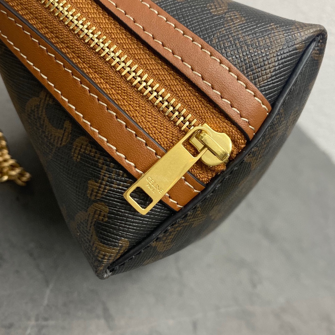 [TOP] CELINE Triomphe Chain Crossbody Bag 16x8x11cm