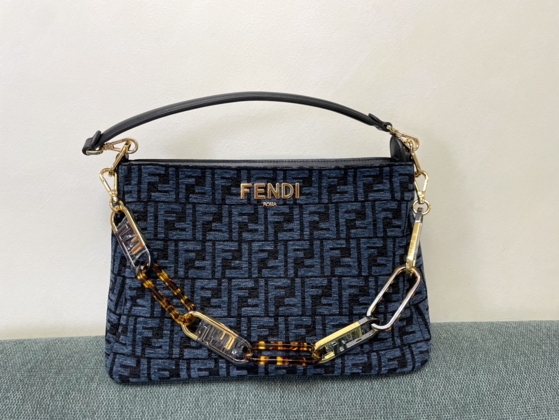 [TOP] FENDI Large Fendi O'Lock Swing 36X23.5X14cm - 2 Colors