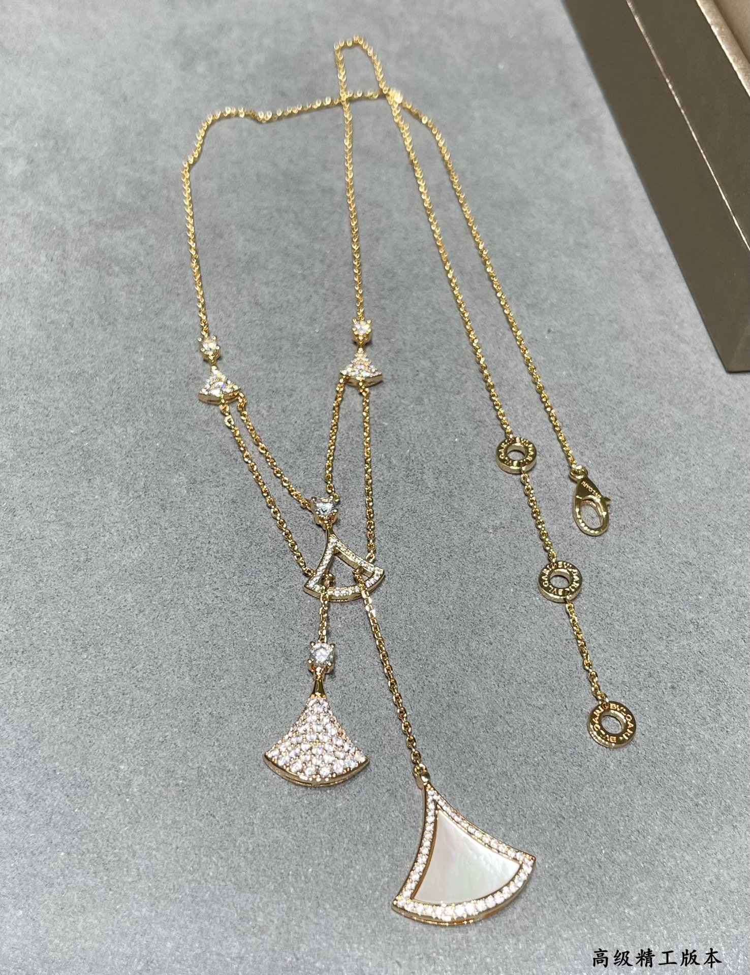 [TOP] BVLGARI White Fritillary Scalloped Skirt Necklace - White