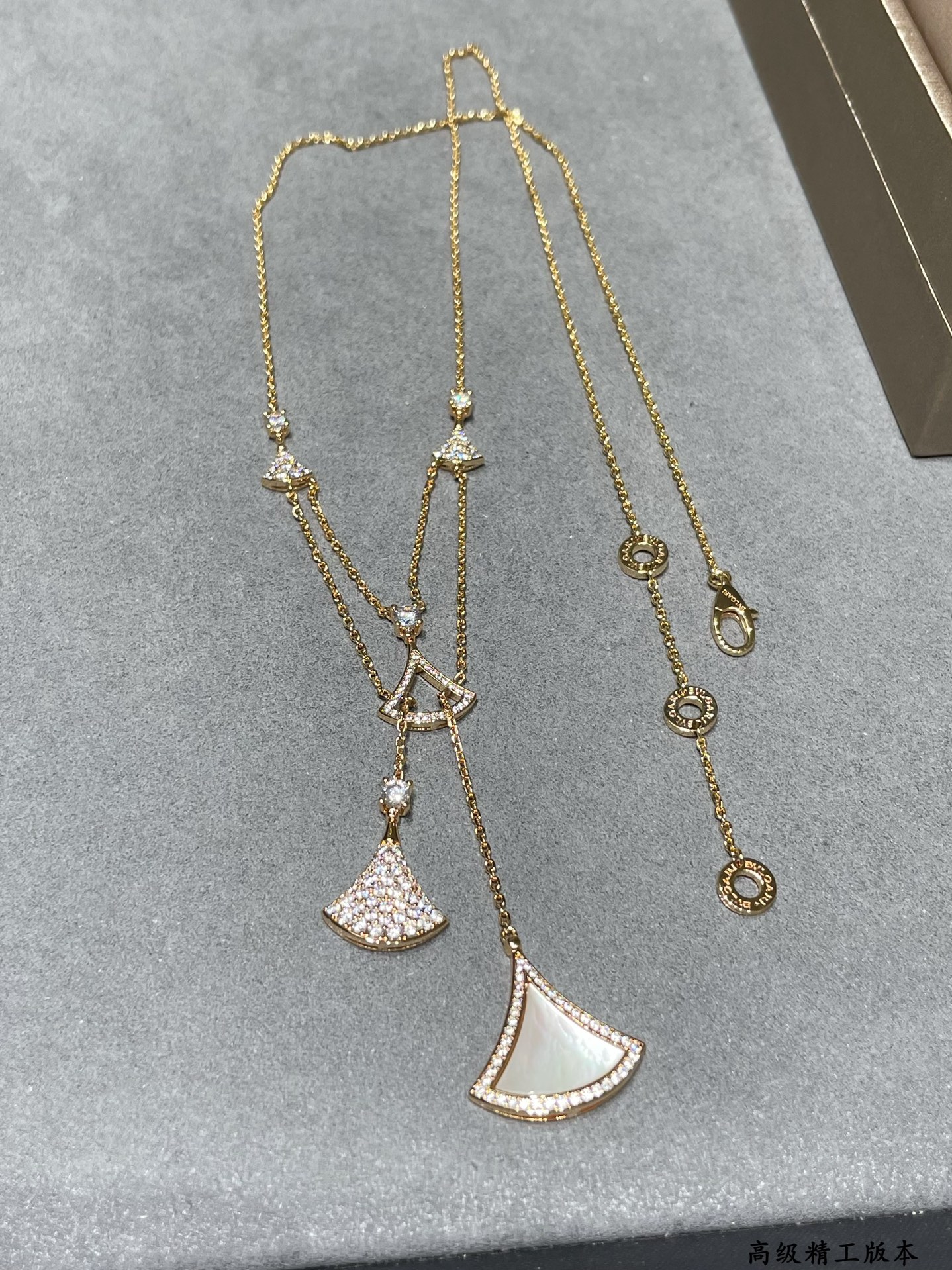 [TOP] BVLGARI White Fritillary Scalloped Skirt Necklace - White