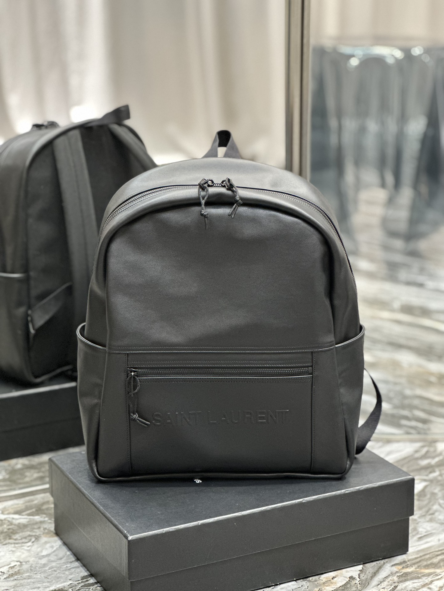 [TOP] Yves Saint Laurent YSL Cowhide Backpack - Black