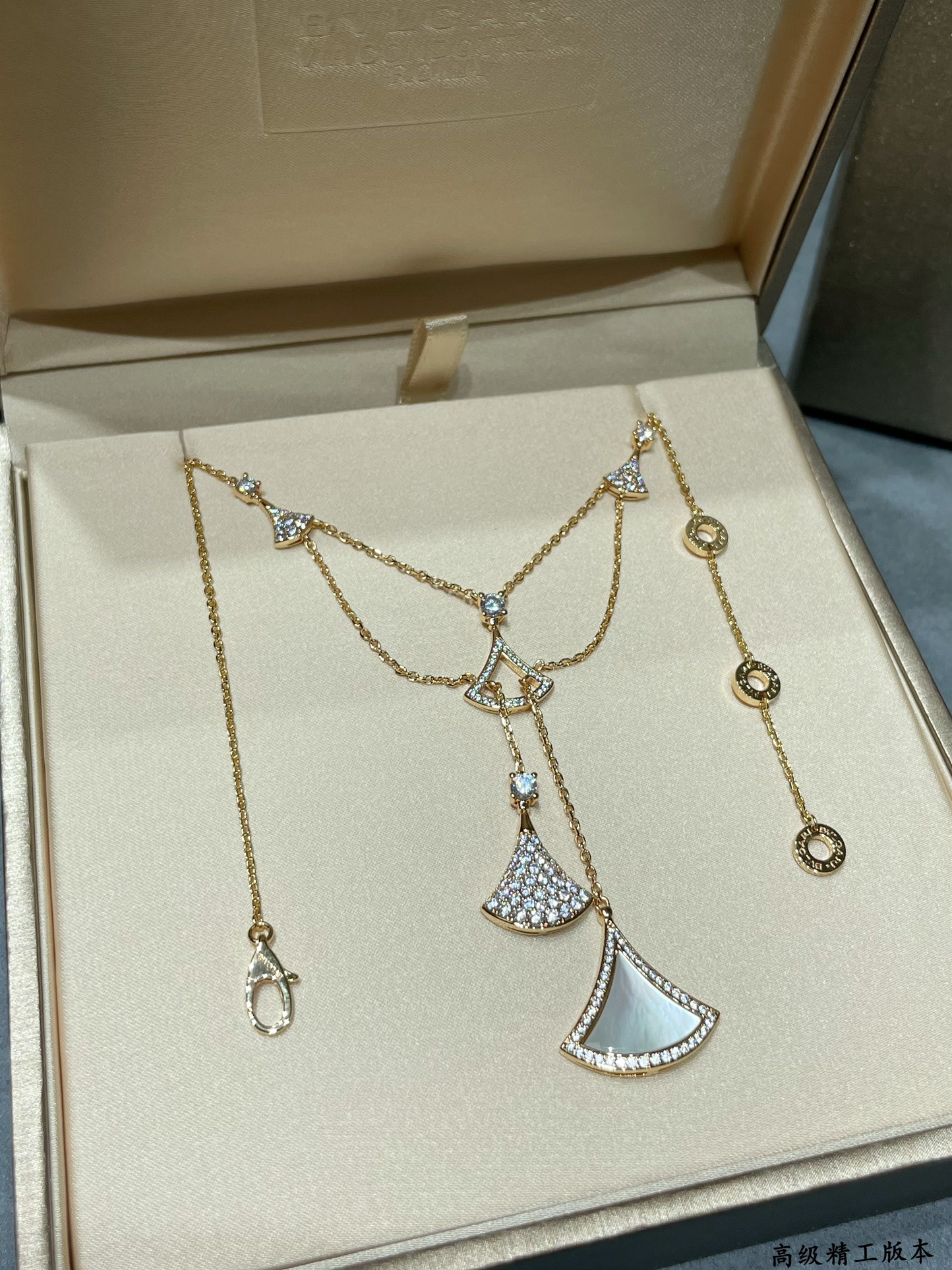 [TOP] BVLGARI White Fritillary Scalloped Skirt Necklace - White