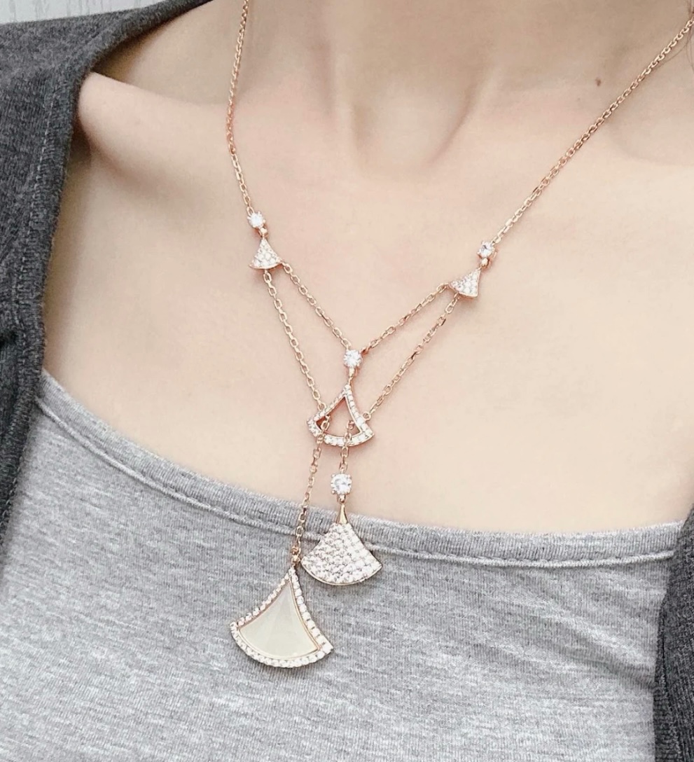 [TOP] BVLGARI White Fritillary Scalloped Skirt Necklace - White