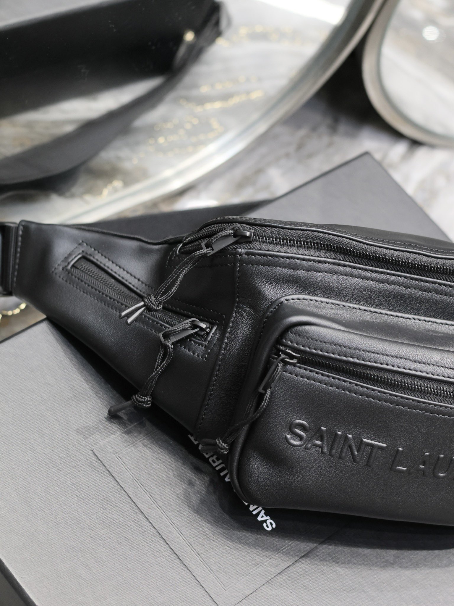 [TOP] Yves Saint Laurent YSL Cowhide Waist Bag - Black