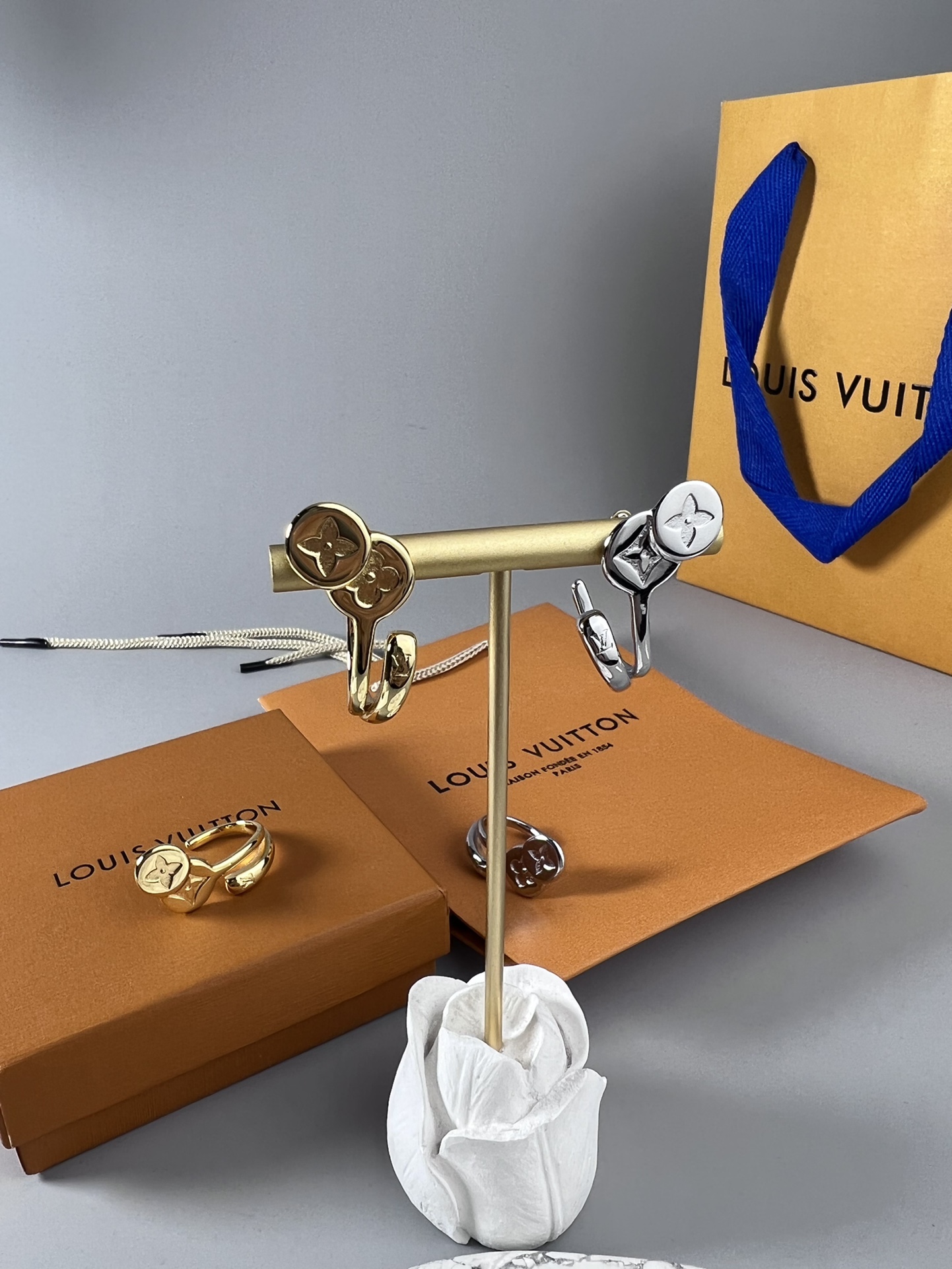 [TOP] Louis Vuitton LV Earrings - 2 Color