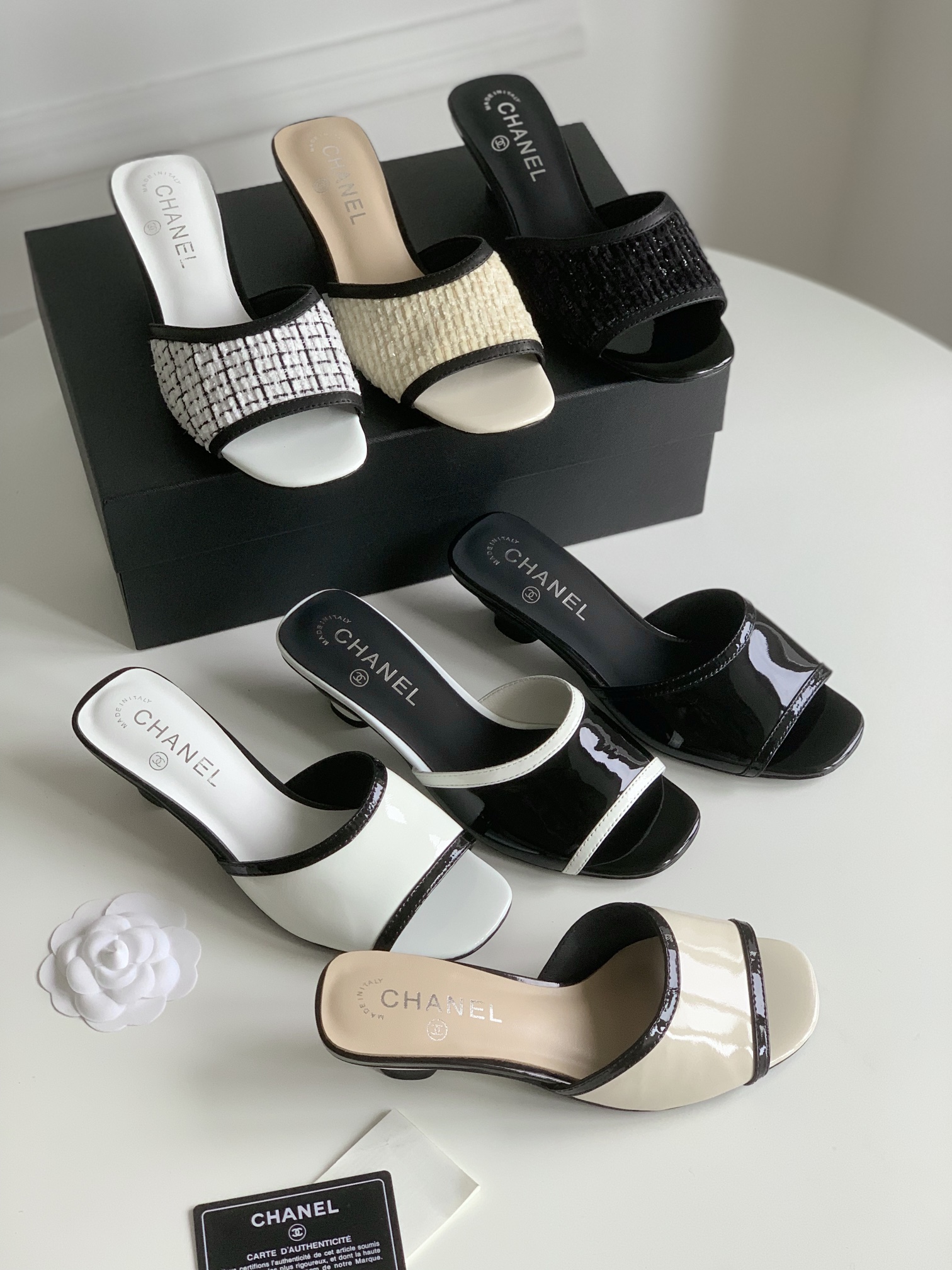 [TOP] CHANEL Cow Patent Leather Slippers - 7 Colors