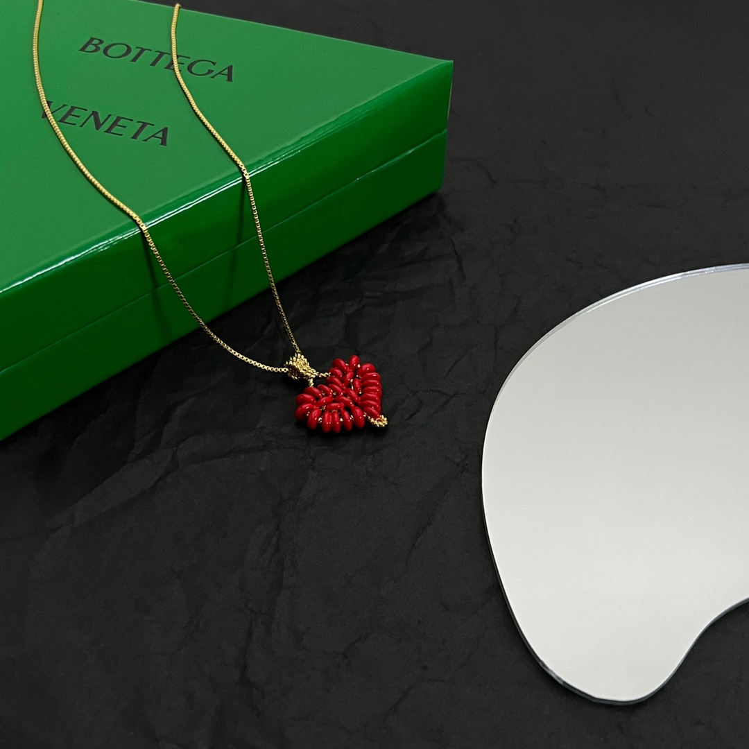 [TOP] Bottega Veneta BV Heart Necklace - Gold