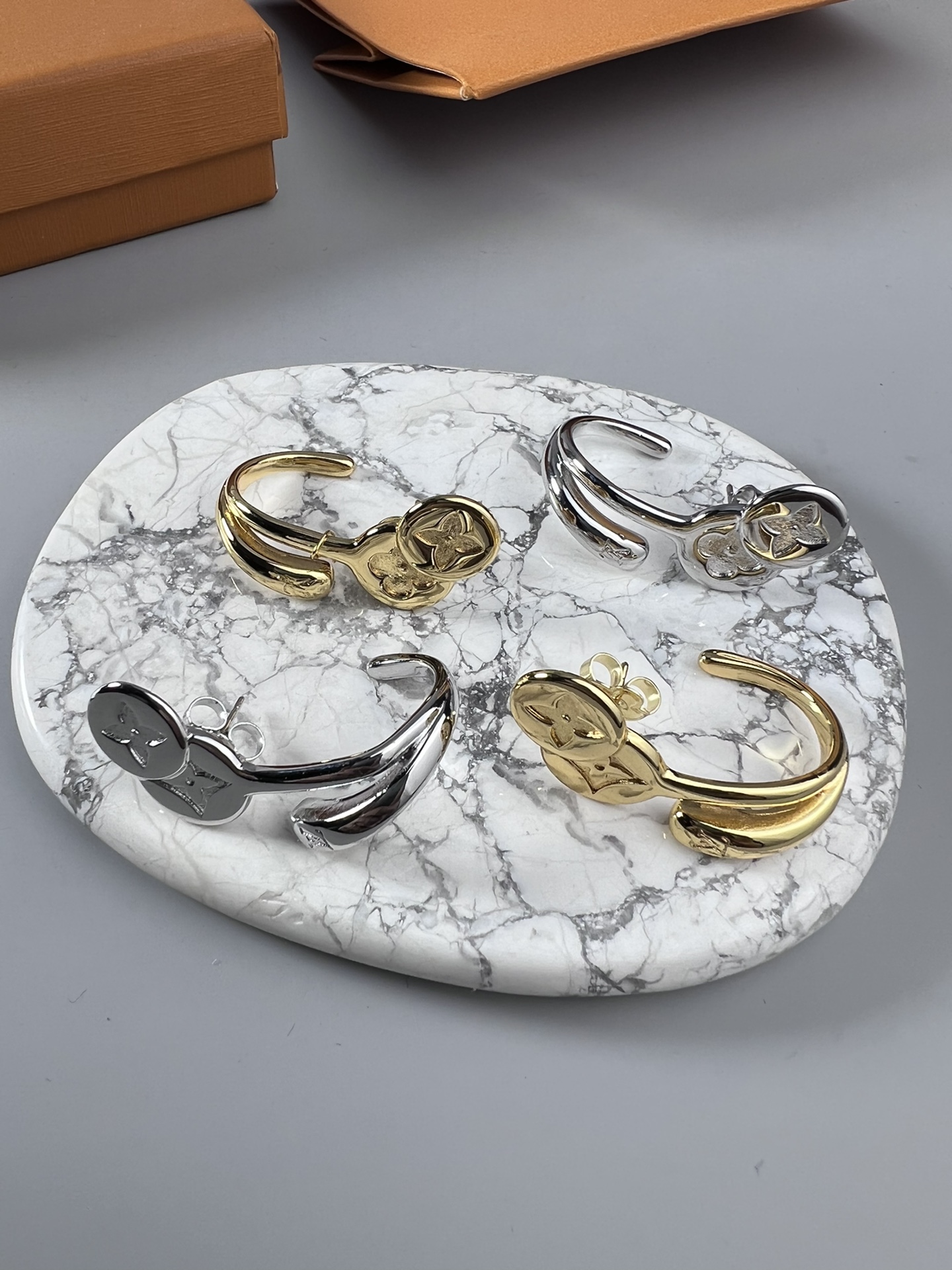 [TOP] Louis Vuitton LV Earrings - 2 Color