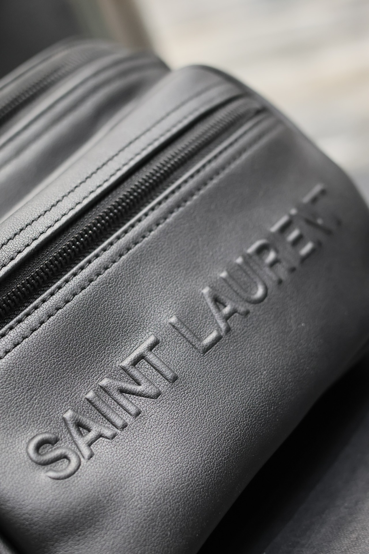[TOP] Yves Saint Laurent YSL Cowhide Waist Bag - Black
