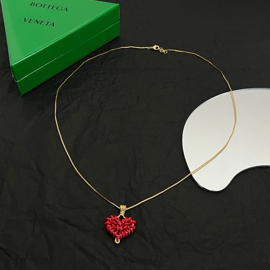 [TOP] Bottega Veneta BV Heart Necklace - Gold