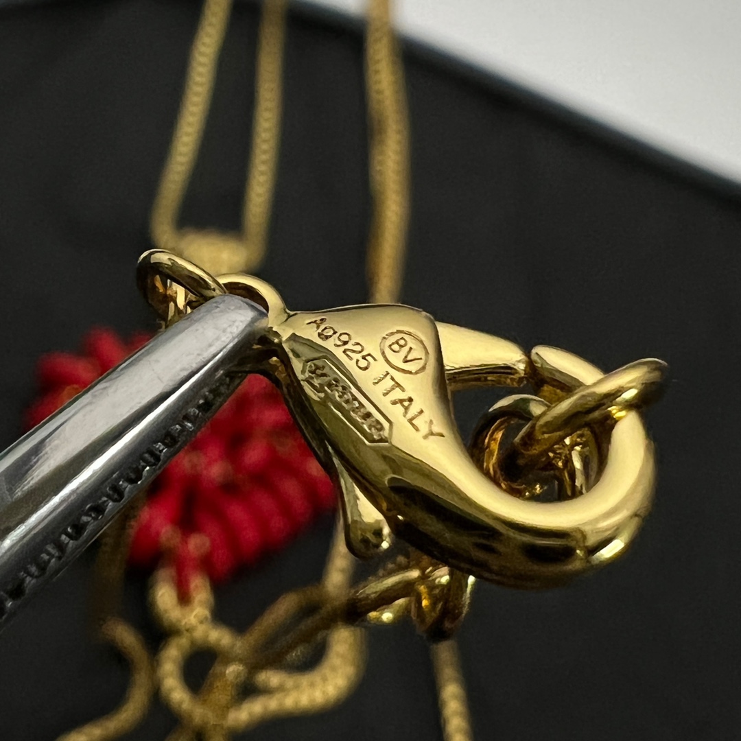 [TOP] Bottega Veneta BV Heart Necklace - Gold