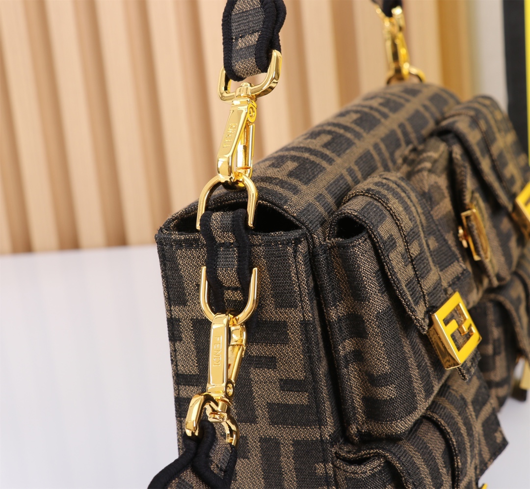 [TOP] FENDI Multi Pocket Baguette Bag - 27cm