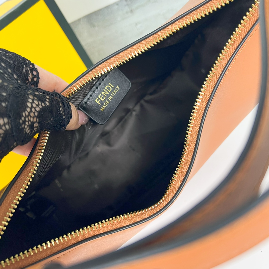 [TOP] FENDI Leather Material Fendigraphy Bags 29x24.5x10cm - Caramel&GHW