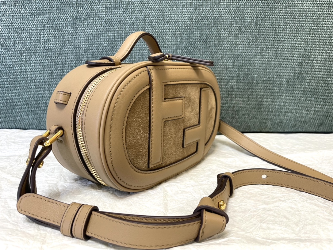 [TOP] FENDI Suede Mini Camera Bag 21x12.5x7cm - Naked Color