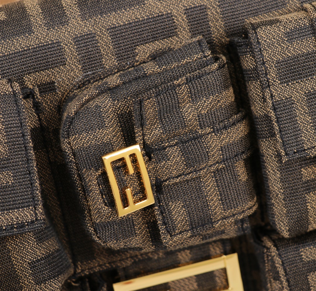 [TOP] FENDI Multi Pocket Baguette Bag - 27cm