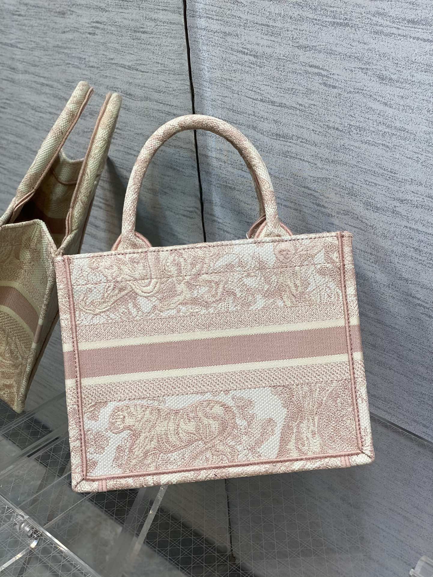 [TOP] Christian Dior Tiger Embroidery Pattern Tote Handbags - 26*8*22cm