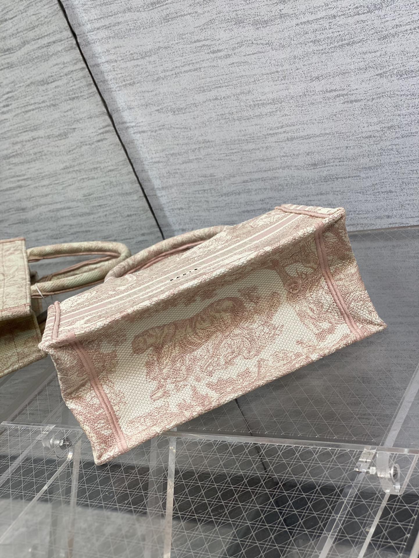 [TOP] Christian Dior Tiger Embroidery Pattern Tote Handbags - 26*8*22cm