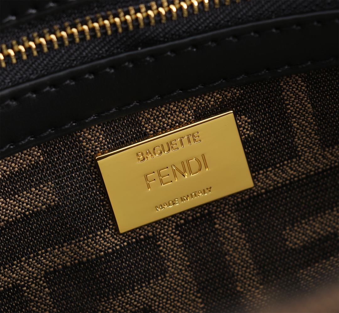 [TOP] FENDI Multi Pocket Baguette Bag - 27cm