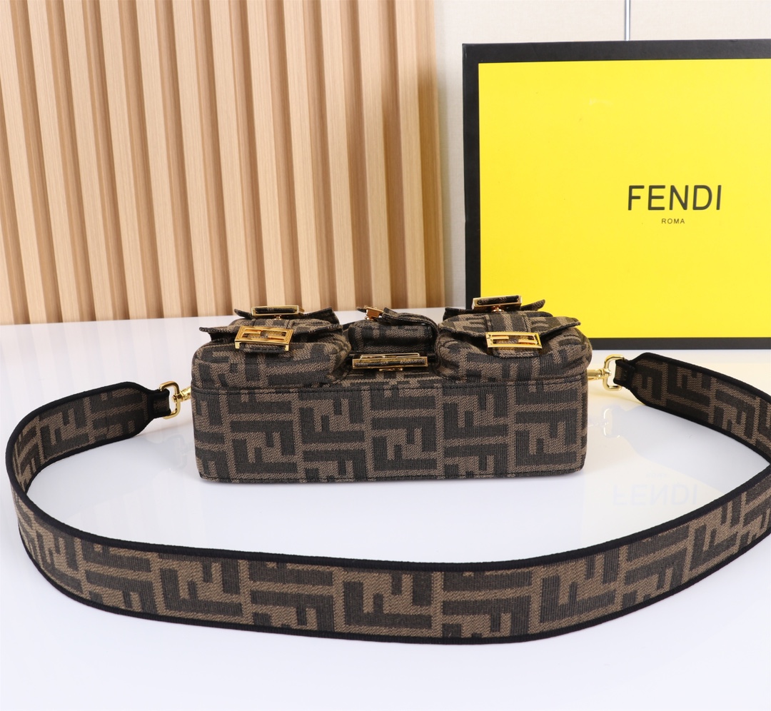 [TOP] FENDI Multi Pocket Baguette Bag - 27cm