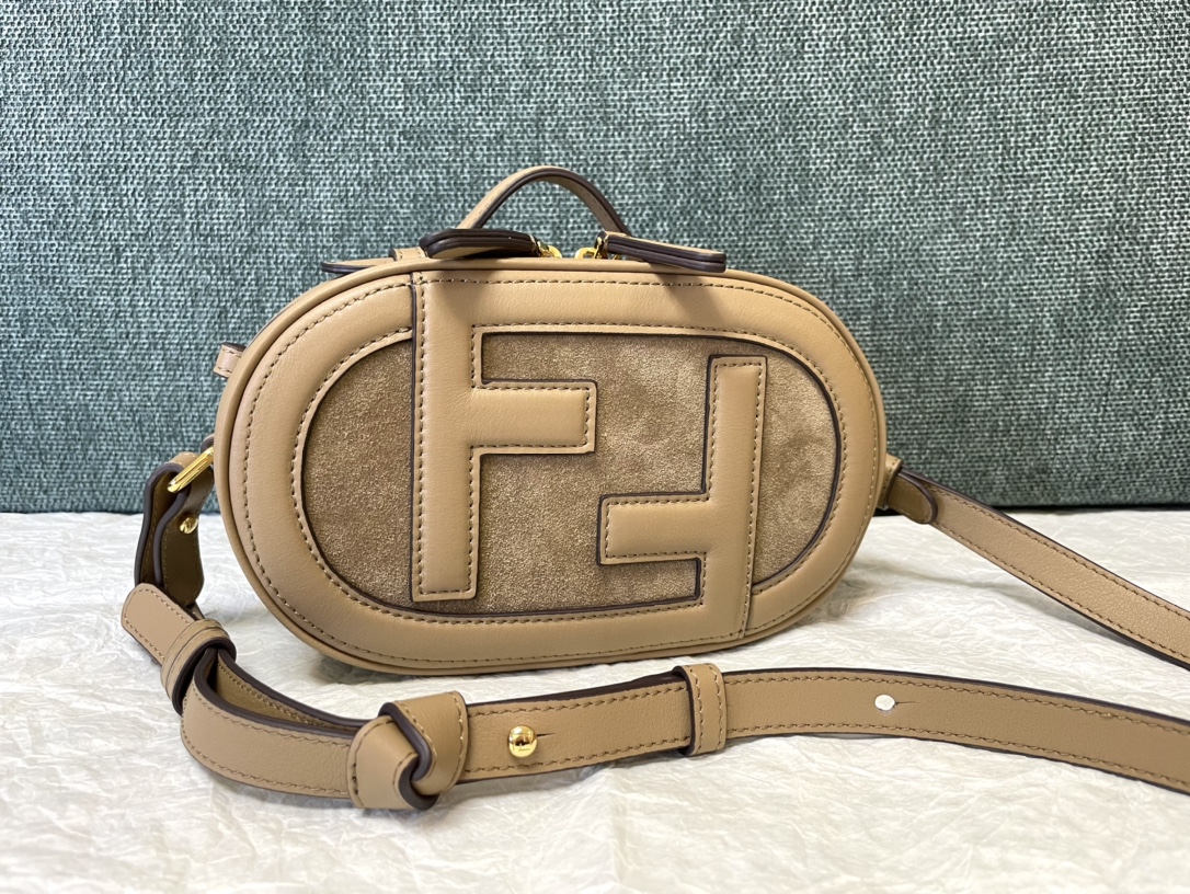 [TOP] FENDI Suede Mini Camera Bag 21x12.5x7cm - Naked Color