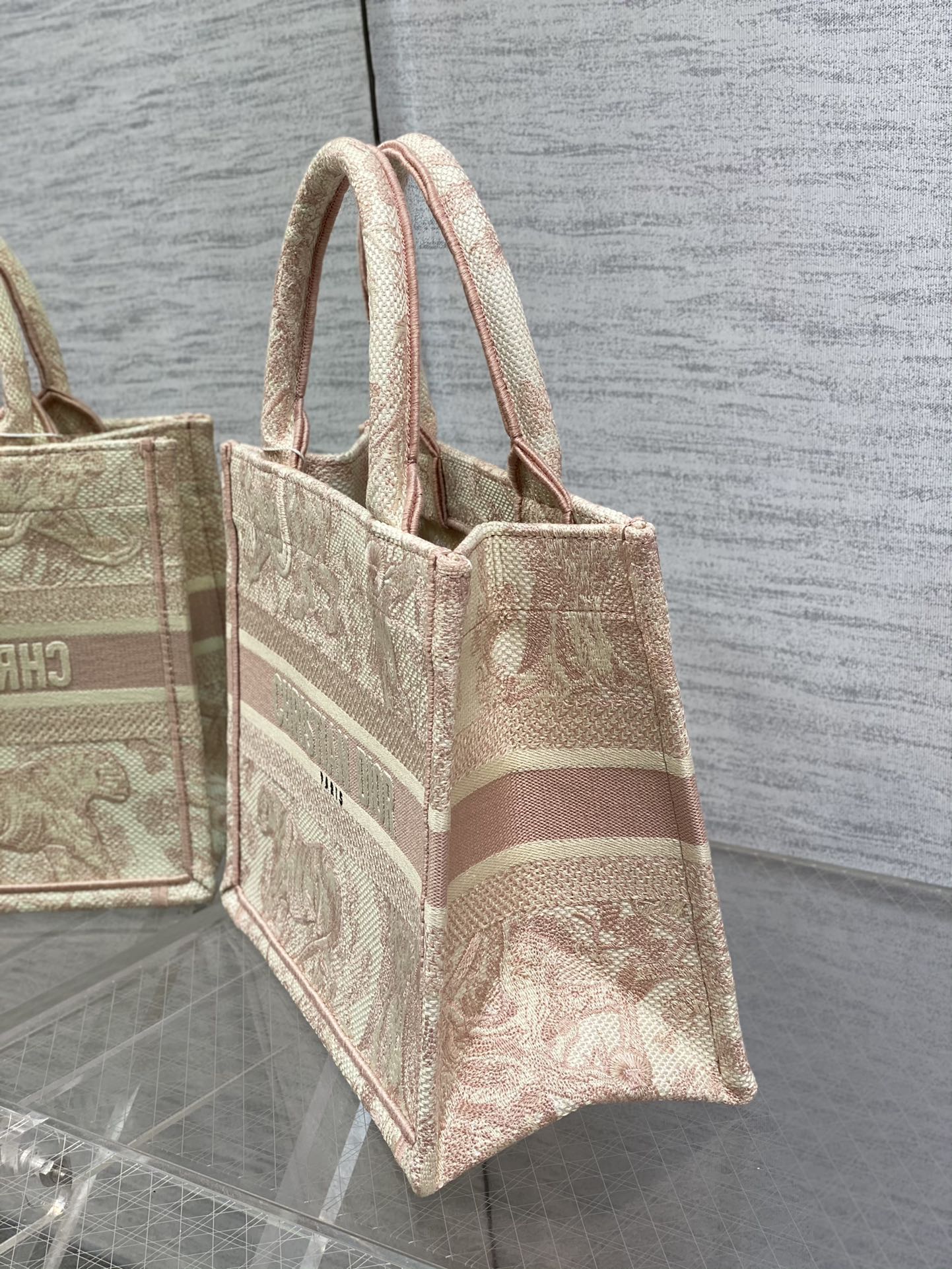 [TOP] Christian Dior Tiger Embroidery Pattern Tote Handbags - 26*8*22cm