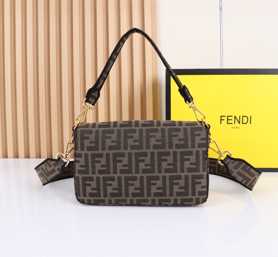 [TOP] FENDI Multi Pocket Baguette Bag - 27cm
