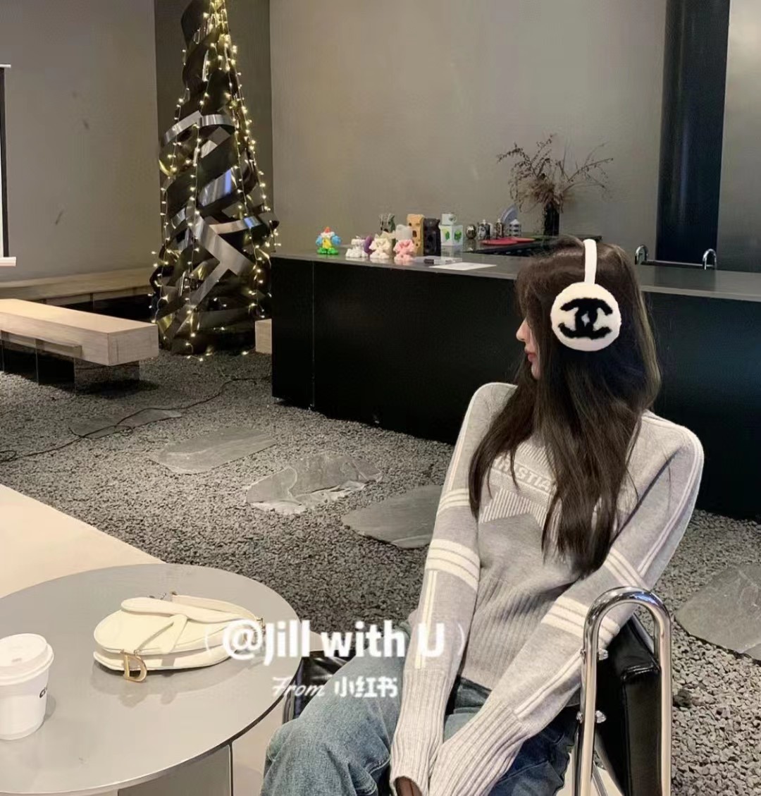 [TOP] CHANEL The Latest Ear Muffs - Black&White