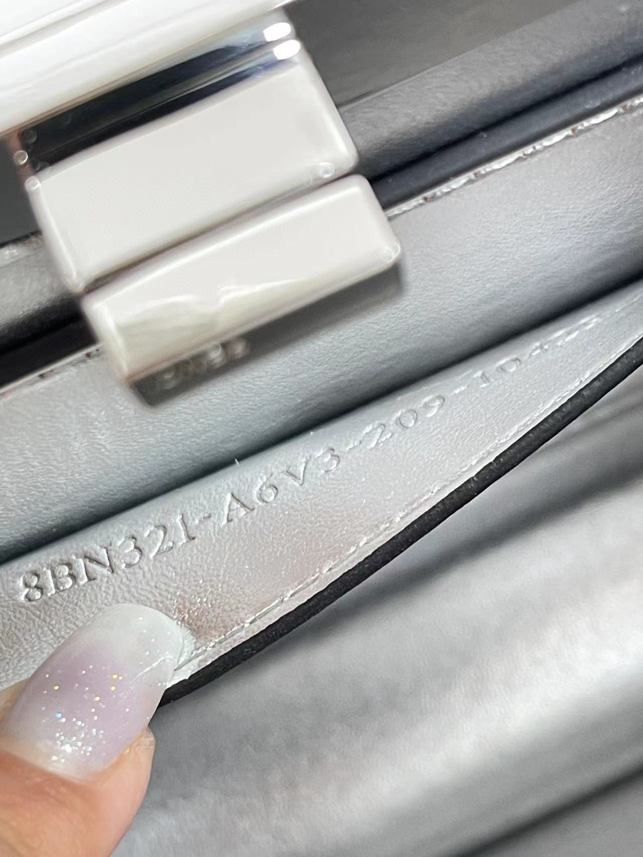 [TOP]FENDI Diamond Peekaboo Bag 23×18×11CM - SHW