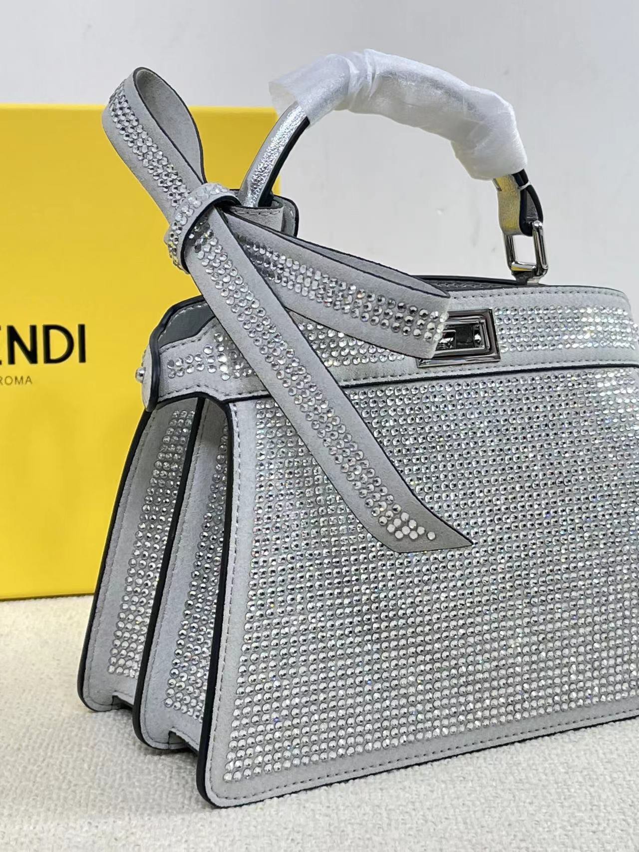[TOP]FENDI Diamond Peekaboo Bag 23×18×11CM - SHW