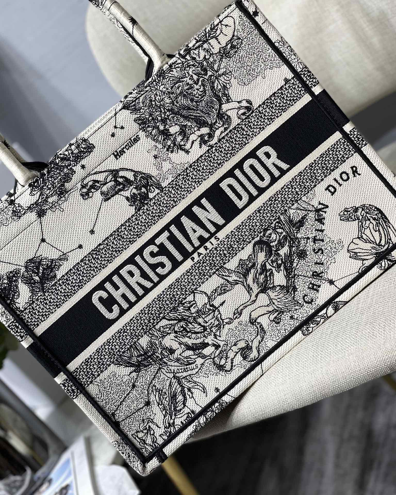 [TOP] Christian Dior Black And White Constellation Embroidery Book Tote Bags - 36cm