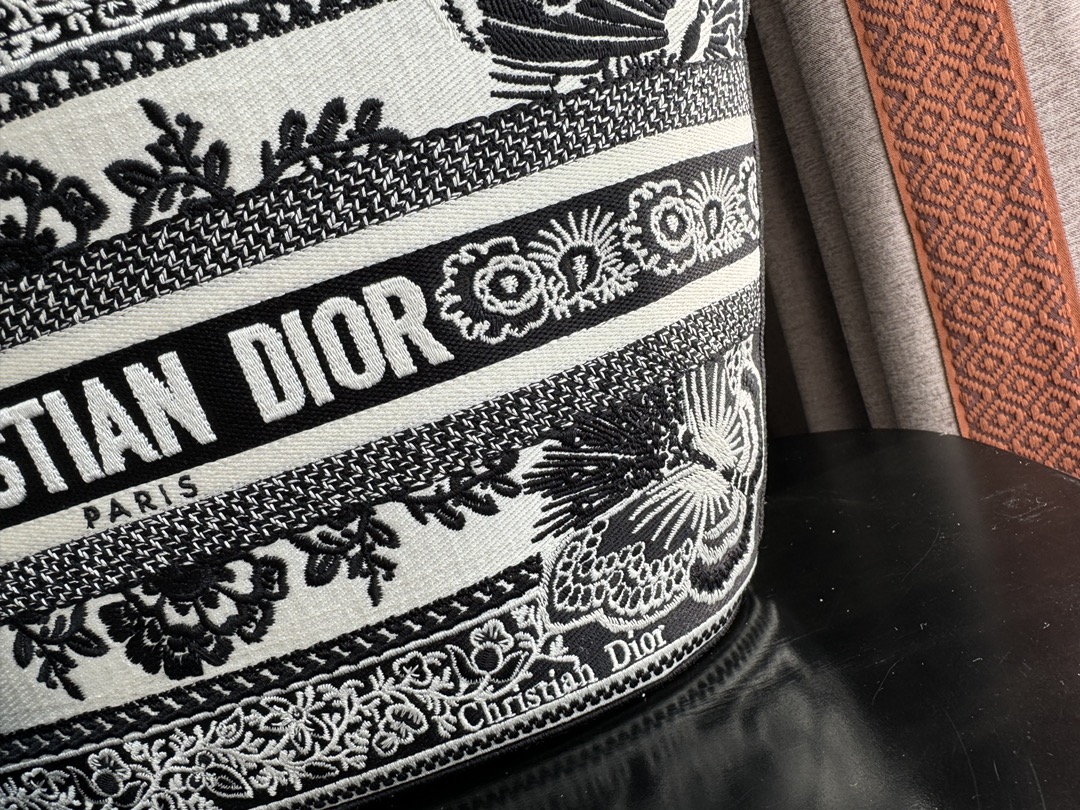 [TOP] Christian Dior Butterfly Embroidered Vegetable Basket Bags 27*20*8cm - Black