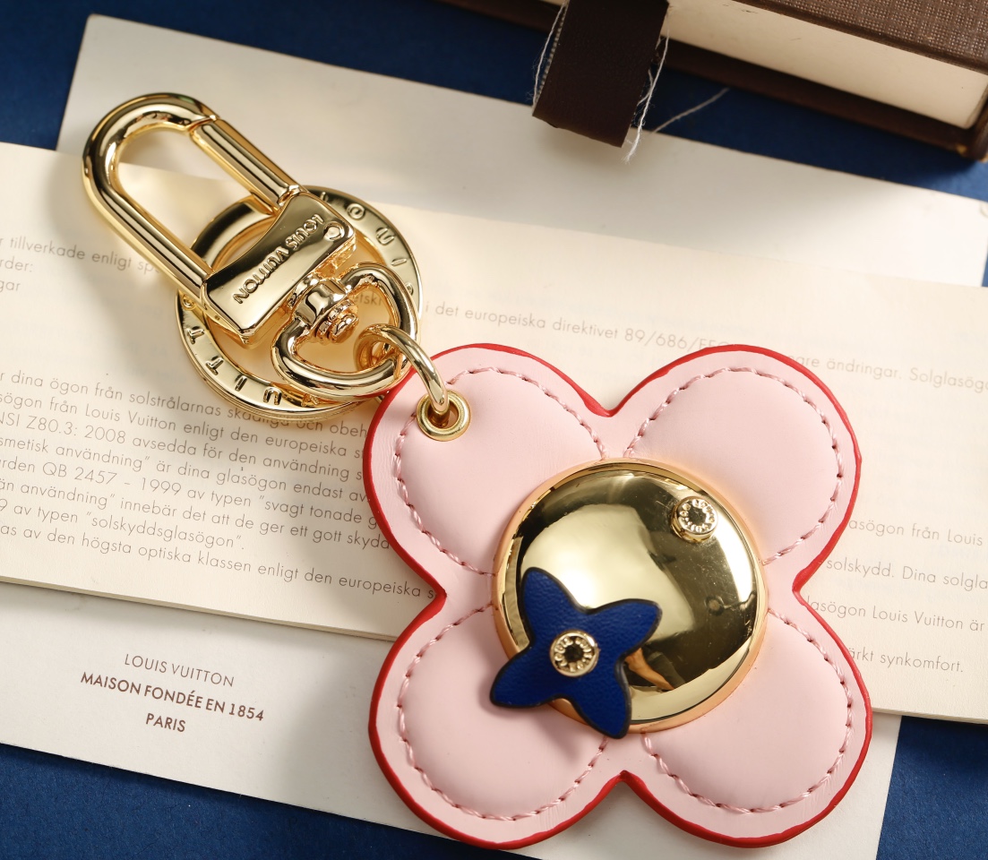 [TOP] Louis Vuitton LV Pink Leather Keychains